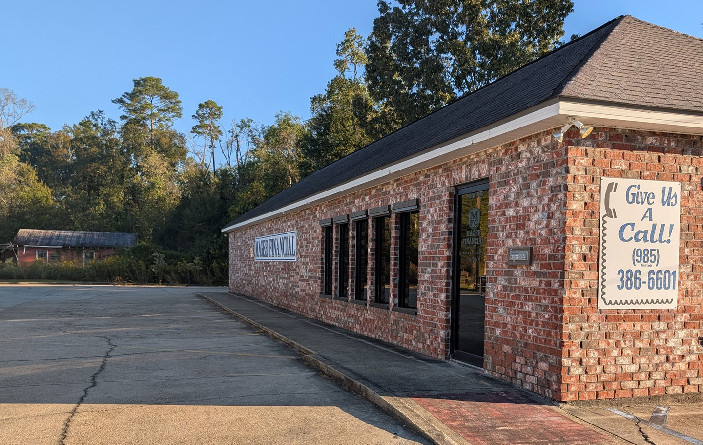 Magee Financial office in Ponchatoula, LA providing personal and real estate loans
